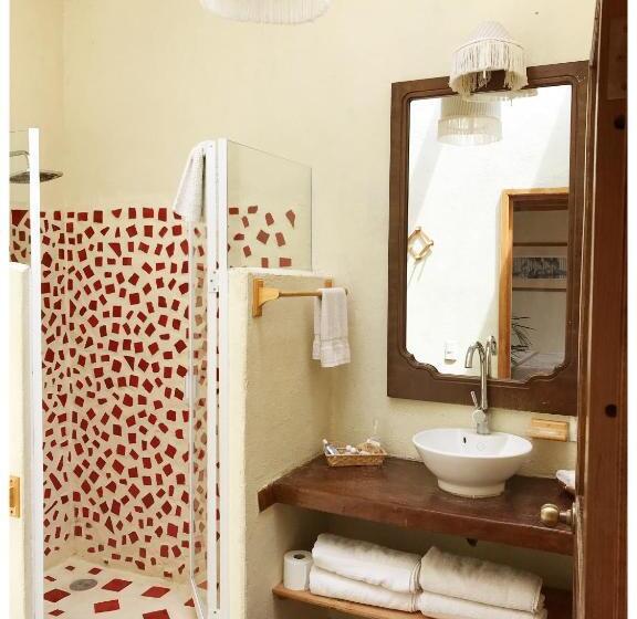 בונגלו משפחתי, Casa Kitsch