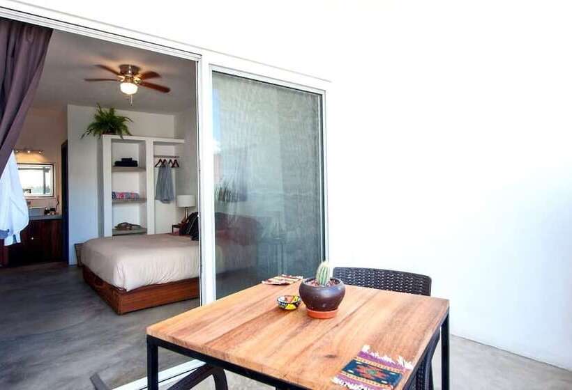 管理人员工作室, Casa Nayar