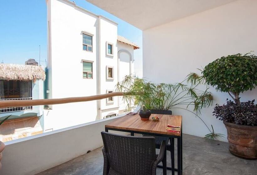 管理人员工作室, Casa Nayar