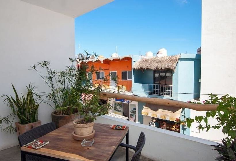 管理人员工作室, Casa Nayar