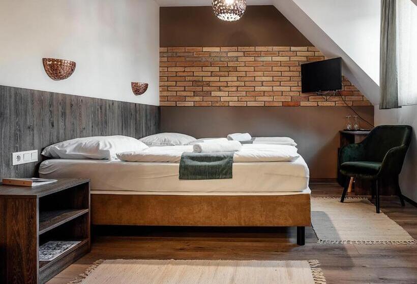 Номер Стандарт, Dreko Panzió & Borbisztró