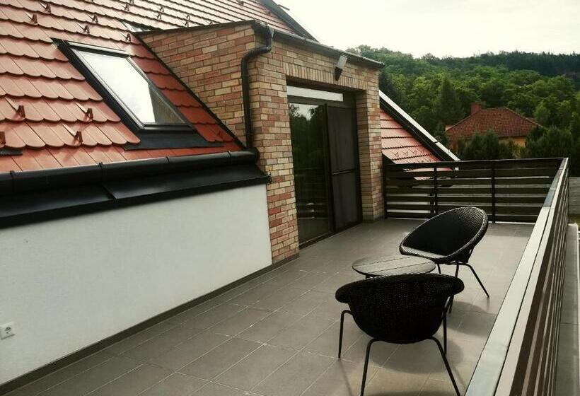 Номер Deluxe, Dreko Panzió & Borbisztró