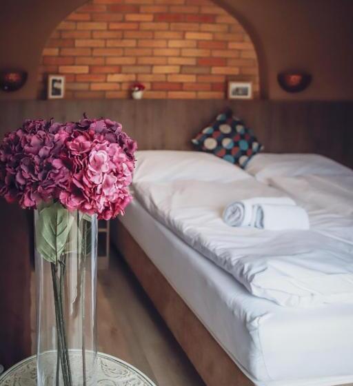 Номер Deluxe, Dreko Panzió & Borbisztró