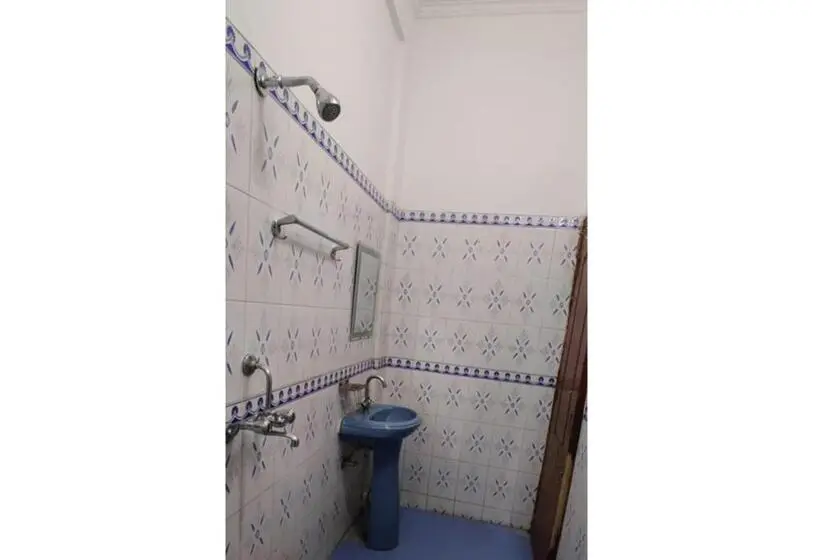 Chambre Deluxe, Aashriwad