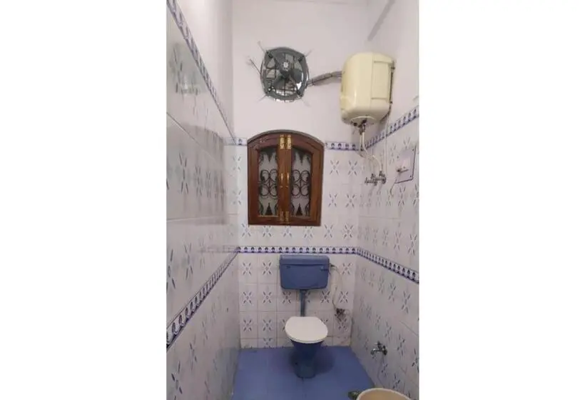 Chambre Deluxe, Aashriwad