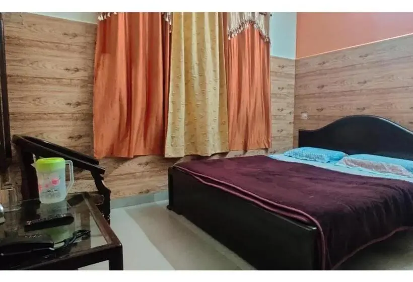 Chambre Deluxe, Aashriwad