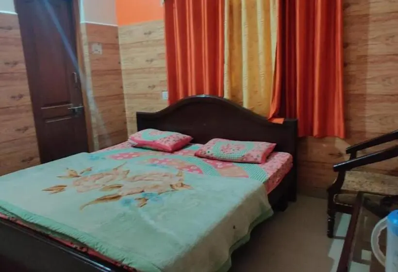 Chambre Deluxe, Aashriwad