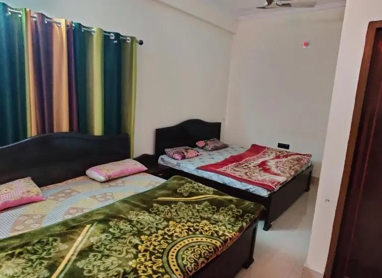 Chambre Quadruple Standard, Aashriwad