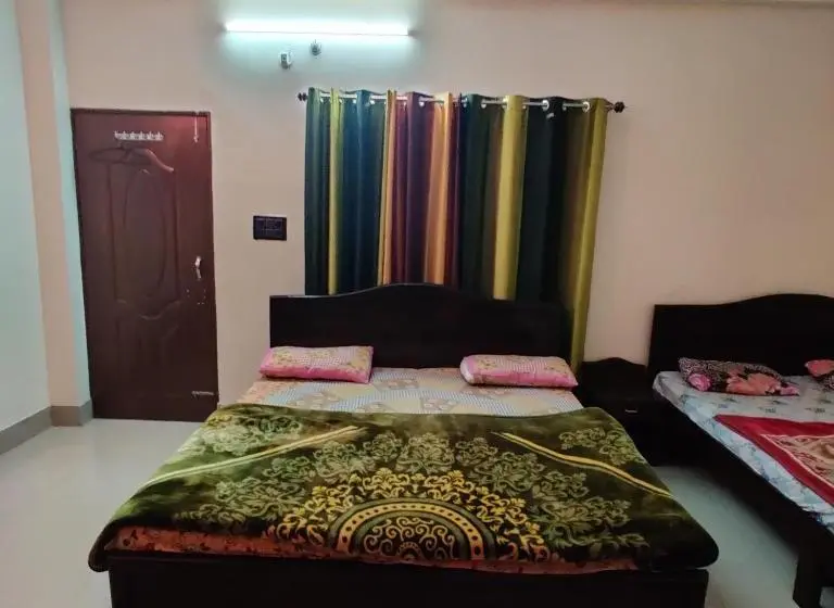 Chambre Quadruple Standard, Aashriwad