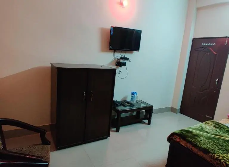 Chambre Quadruple Standard, Aashriwad