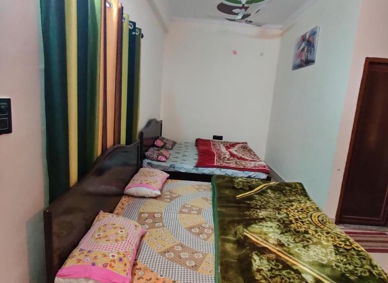 4인용 스탠다드 룸, Aashriwad