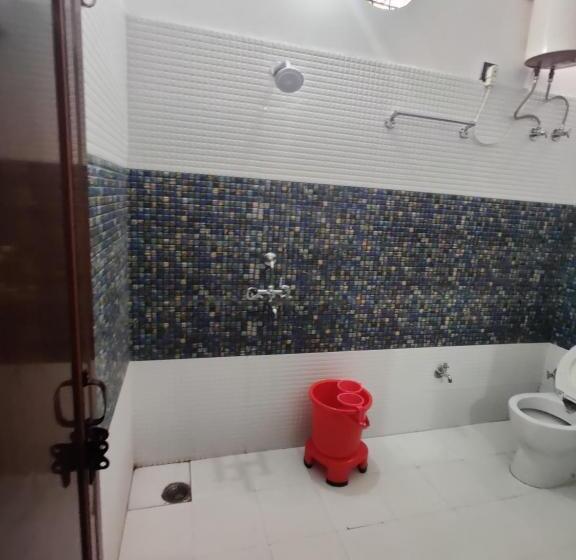 이그제큐티브 스위트, Aashriwad