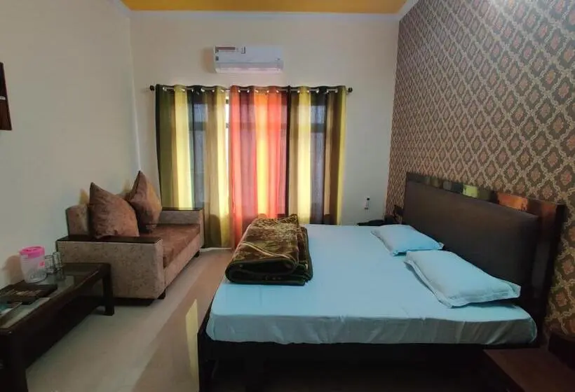 Suite Executive, Aashriwad