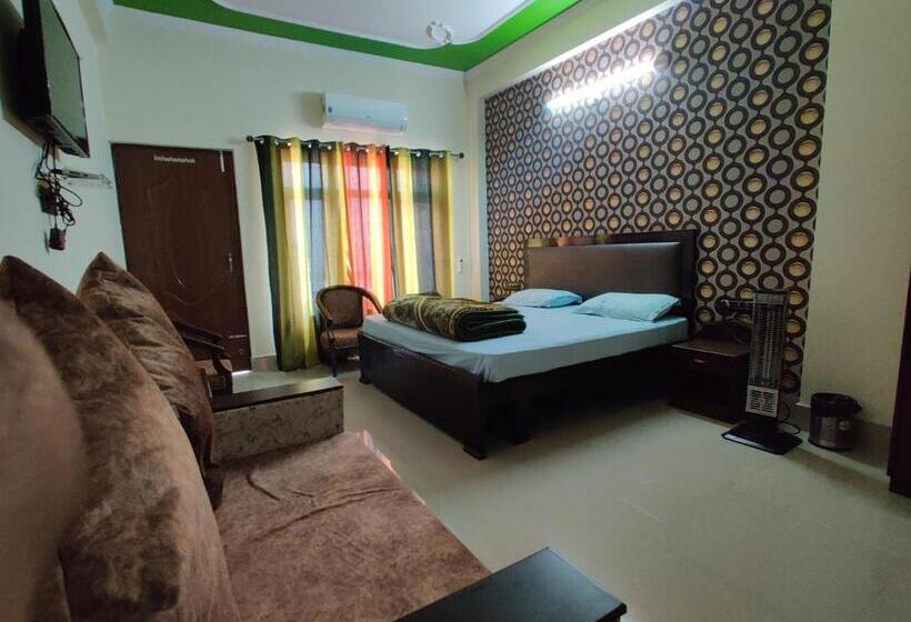 이그제큐티브 스위트, Aashriwad