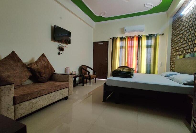 이그제큐티브 스위트, Aashriwad