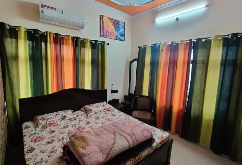 Chambre Deluxe, Aashriwad