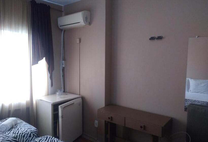 اتاق اکونومی, Fronteira