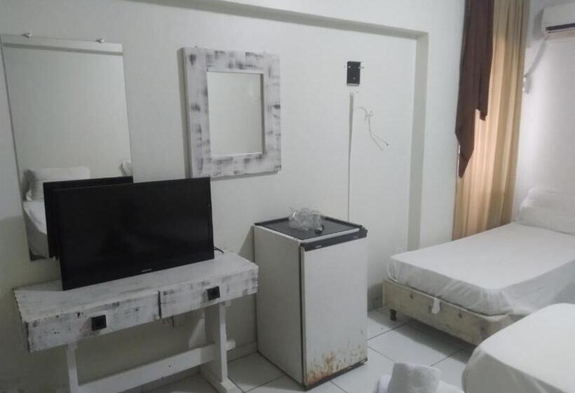 Economy Triple Room, Fronteira