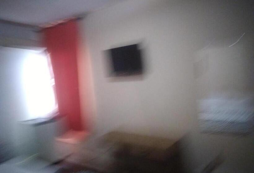 Economy Quadruple Room, Fronteira