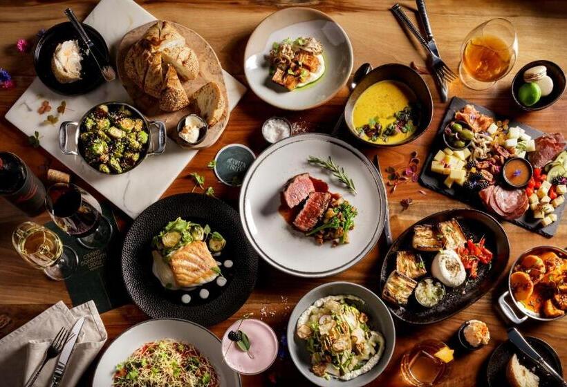 غرفة قياسية مطلة على المدينة, Grand Bohemian Lodge Greenville, Autograph Collection