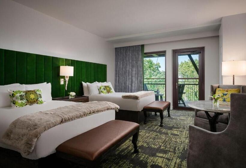 غرفة قياسية مزوَّدة بشُرفة, Grand Bohemian Lodge Greenville, Autograph Collection