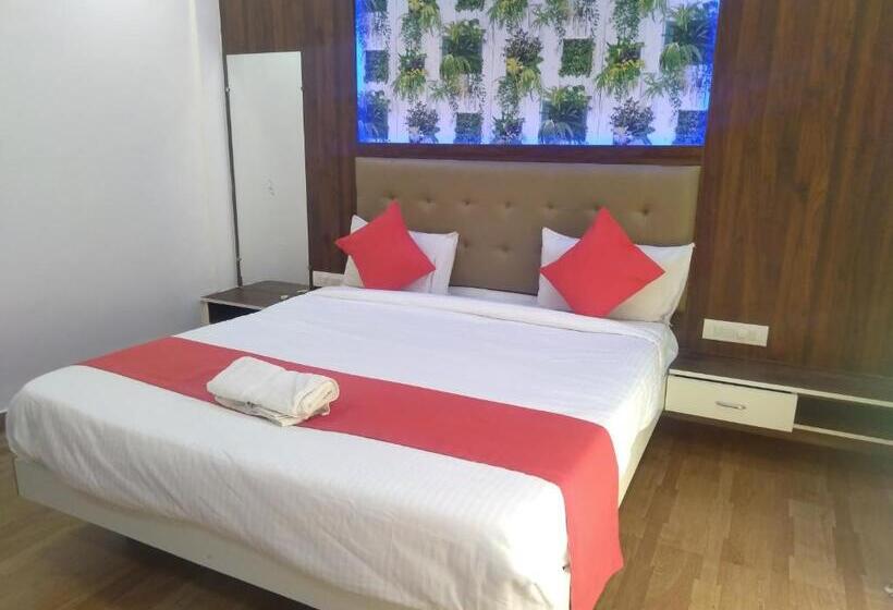 Номер Deluxe, Rest Inn Pune