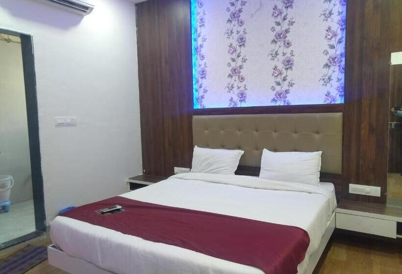 Номер Deluxe, Rest Inn Pune