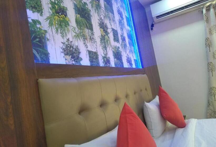 Номер Deluxe, Rest Inn Pune