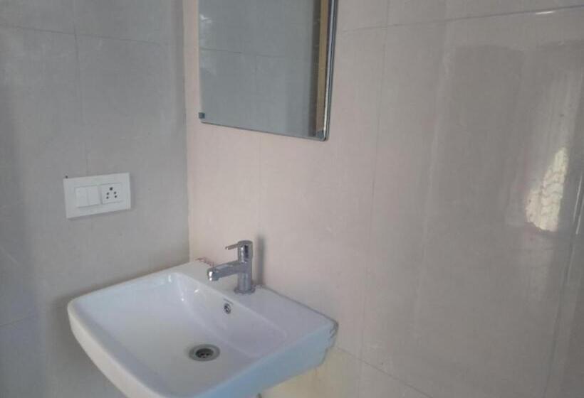 Номер Deluxe, Rest Inn Pune