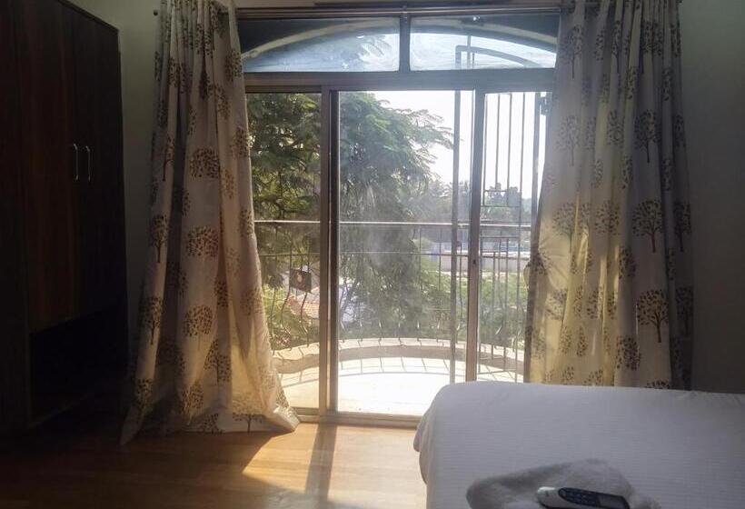 Номер Deluxe, Rest Inn Pune