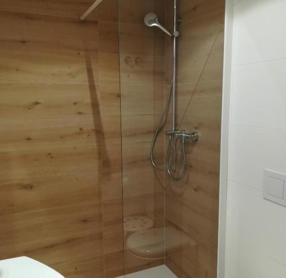 חדר דלוקס, Flora