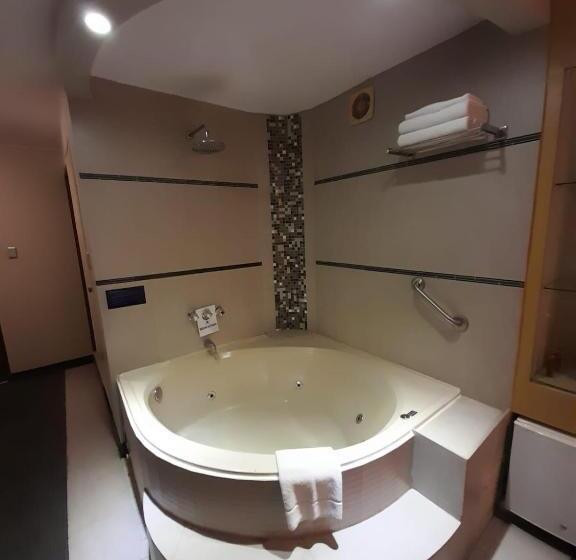 سوییت دوبلکس, Los Mirtos Suite &