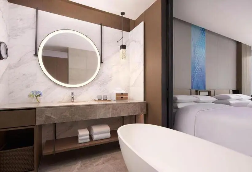 キングサイズベッド、シティビューデラックスルーム, Jinhua Marriott