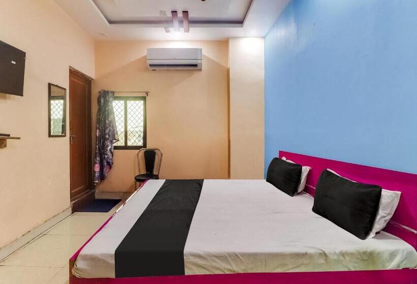 חדר קלאסי לשלושה, Pop 83297 Khard Palace