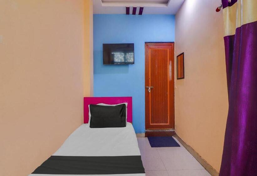 חדר קלאסי לשלושה, Pop 83297 Khard Palace