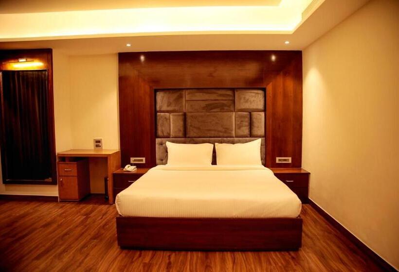 חדר סטנדרט עם מיטת קינג, The Emerald Grand