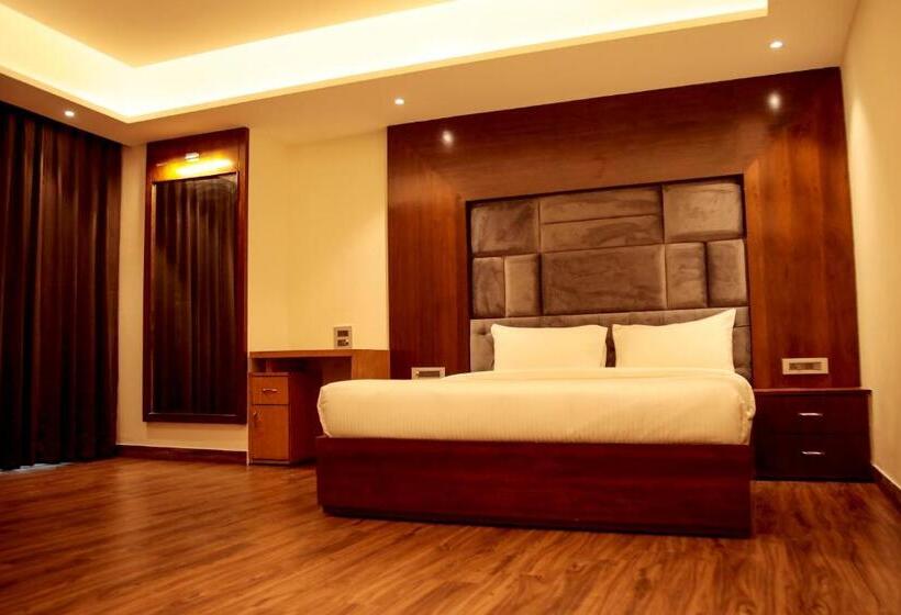 חדר סטנדרט עם מיטת קינג, The Emerald Grand