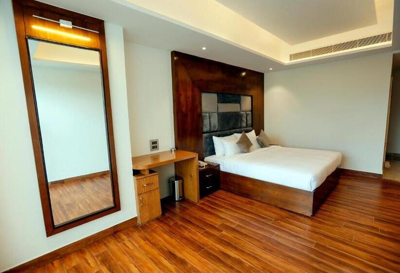 חדר סטנדרט עם מיטת קינג, The Emerald Grand