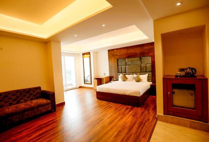 חדר סטנדרט עם מיטת קינג, The Emerald Grand