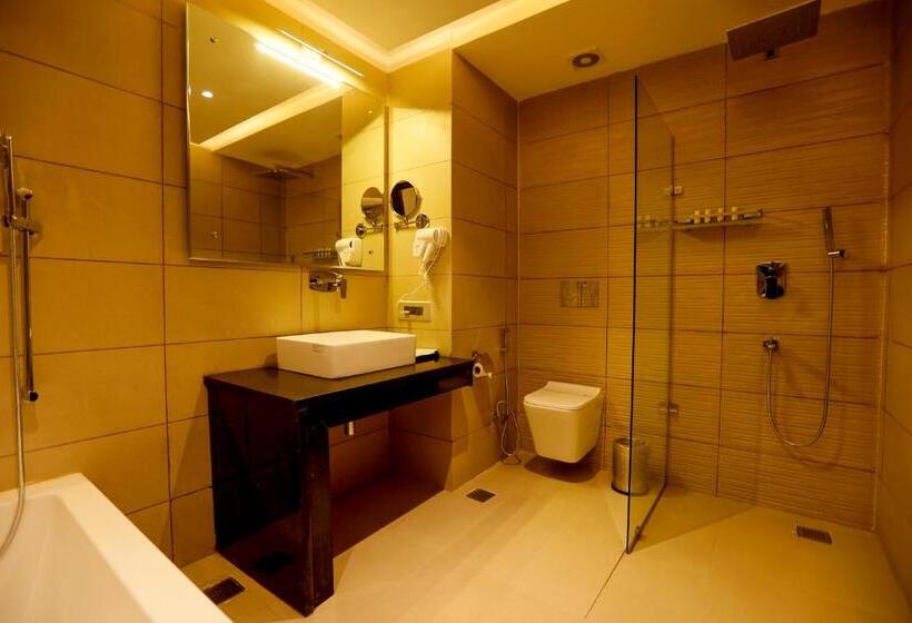 סוויטה עם מרפסת, The Emerald Grand