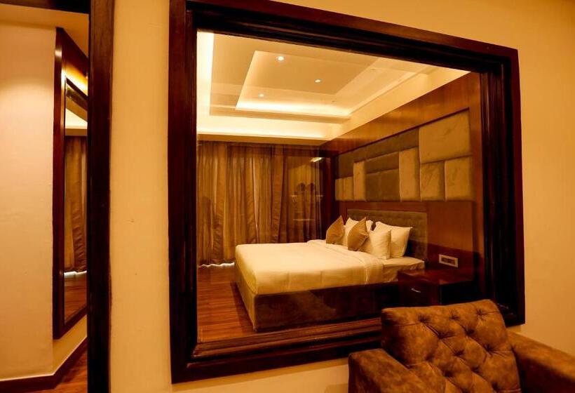 סוויטה עם מרפסת, The Emerald Grand