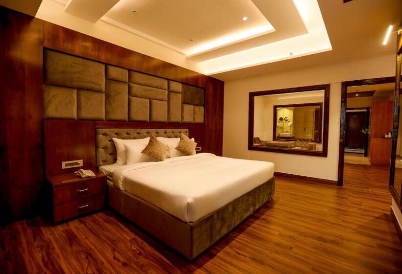 סוויטה עם מרפסת, The Emerald Grand