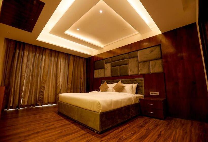 סוויטה עם מרפסת, The Emerald Grand