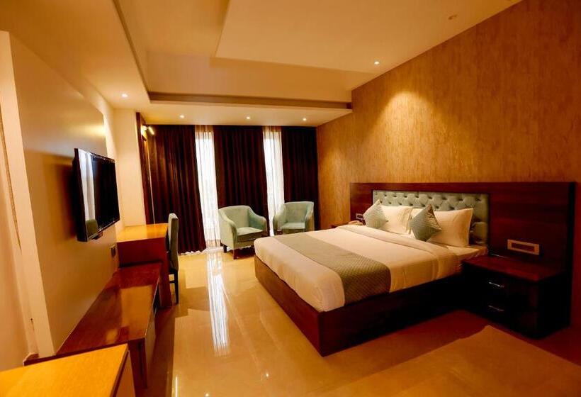 חדר דחוקס עם מיטת קינג, The Emerald Grand