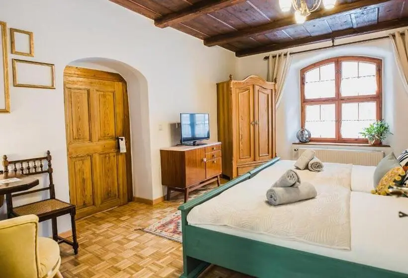Quarto Estandar, Flyns