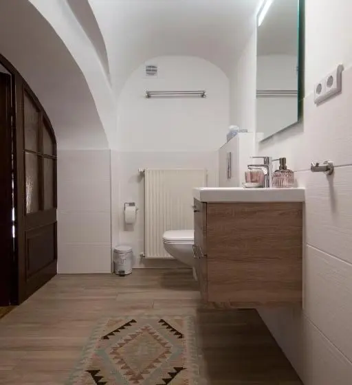 Quarto Estandar, Flyns