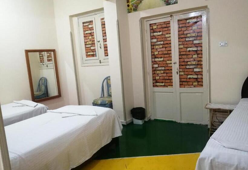 اتاق خانوادگی, Bob Marley Hotel Luxor & Restaurant