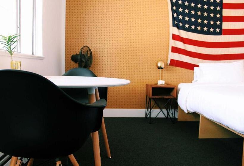 غرفة ديلوكس سرير كينج, Amigo Motor Lodge