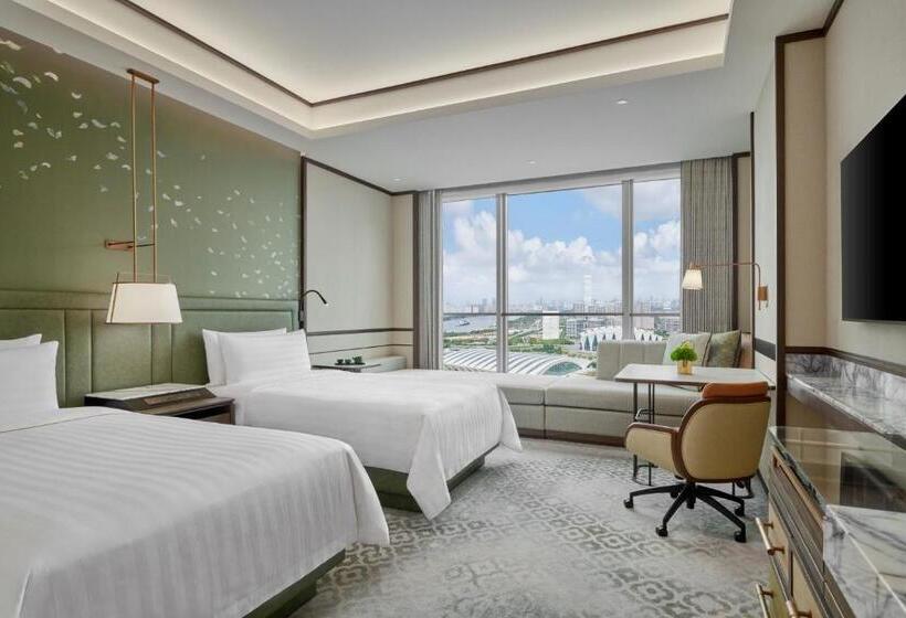 Deluxe room with river view, Shangrila Qiantan, Shanghai