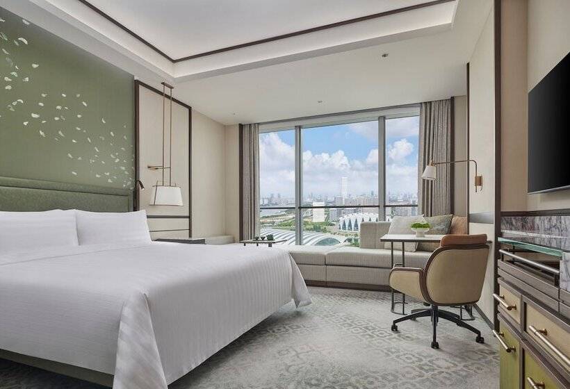 Deluxe room with river view, Shangrila Qiantan, Shanghai
